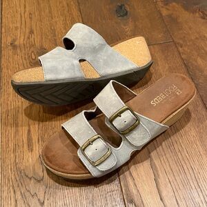 Women's Gray Buckle Platform Wedge Sandals, Size 8, White Mountain Footbeds